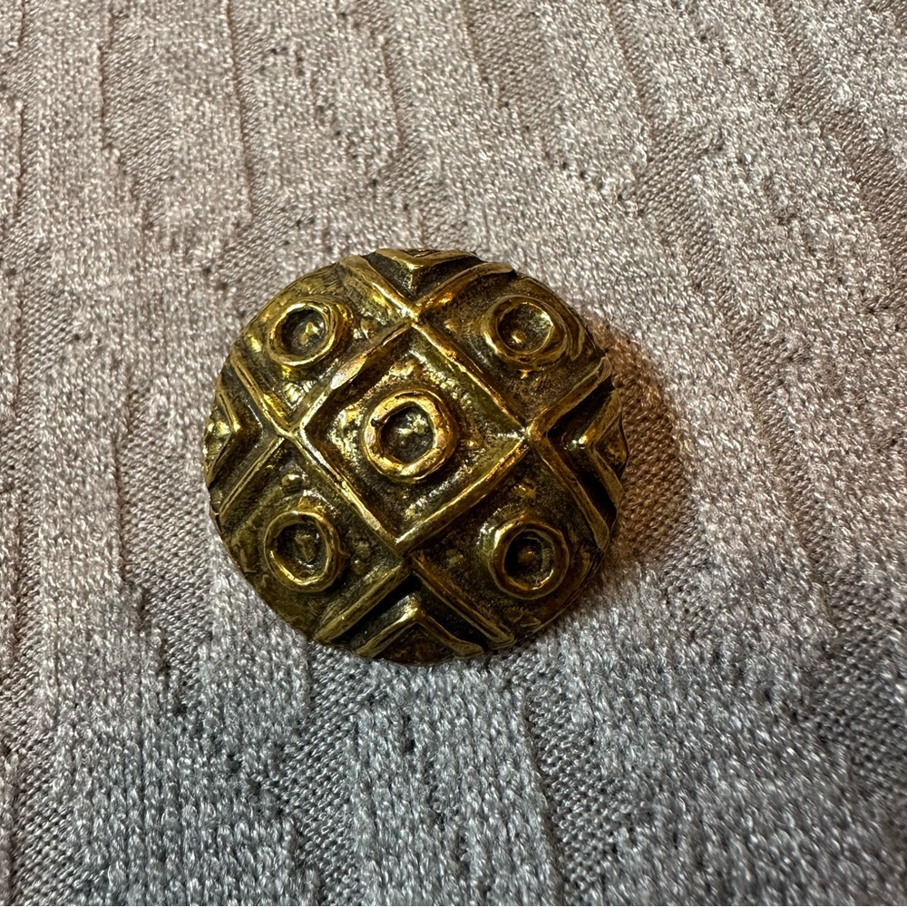 Zentall Vintage Marked Gold Tone Textured Brooch
